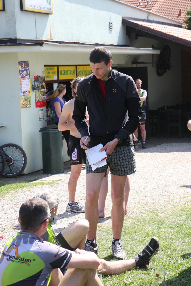 Petr Skřivánek při organizaci Veselého cross country